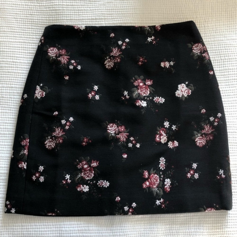 ➕ Loft 💜 Embroidery Floral Mini Skirt